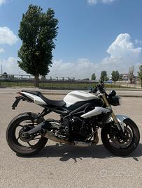 TRIUMPH STREET TRIPLE 675 -2016 - SEMPRE CURATA