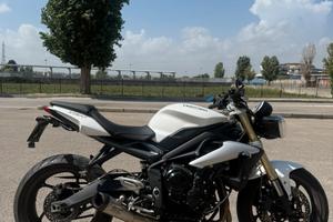 TRIUMPH STREET TRIPLE 675 -2016 - SEMPRE CURATA