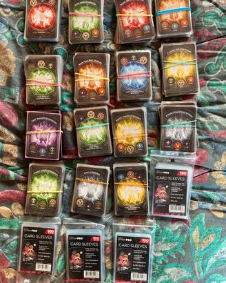 15 mazzi KeyForge + bustine protettive