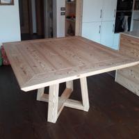 Tavolo in legno di larice