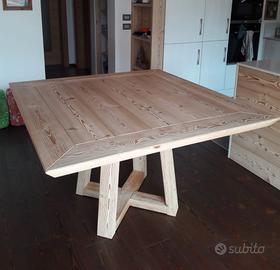 Tavolo in legno di larice