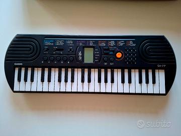 pianola casio SA77 