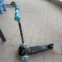 Monopattino a tre ruote per bambini