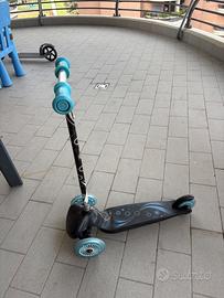 Monopattino a tre ruote per bambini