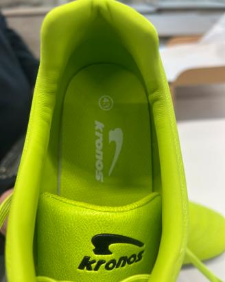 Scarpe da calcio nuove di zecca