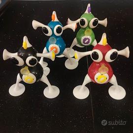 quattro action figure di robot alieni Zizzle iZ