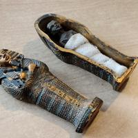 modellino sarcofago egizio con mummia