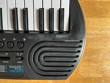 tastiera Casio SA77 e cuffie 