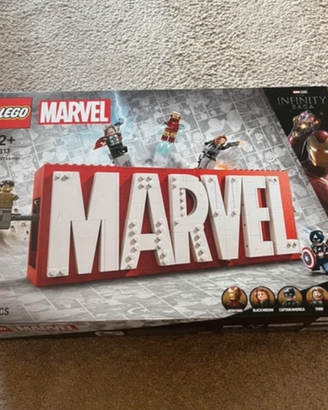 76313 LEGO Logo e Minifigure MARVEL
