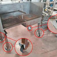 Barbecue carrellato in metallo usato