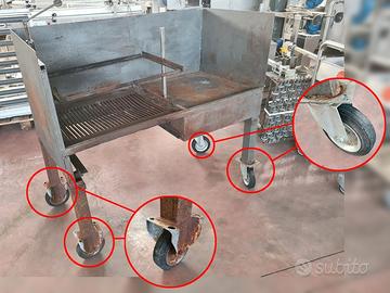 Barbecue carrellato in metallo usato