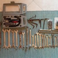 set chiavi accessorie per auto e moto