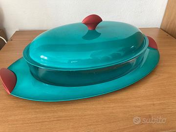 Pirofila con coperchio e vassoio