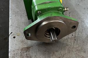 Pompa idraulica john deere re60323