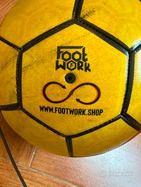 Pallone loop ball footwork con un elastico di 25m
