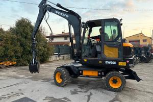 E283 - Escavatore Volvo EW60E