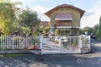 CASA SEMINDIPENDENTE A CIRIÈ