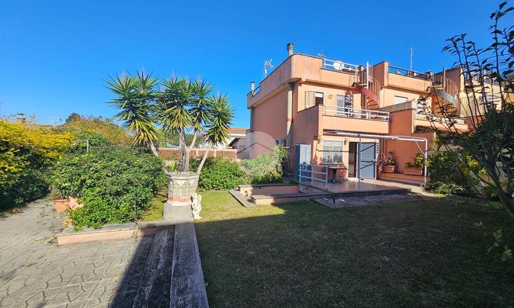 VILLA A SCHIERA D'ANGOLO A ANZIO