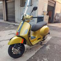 Piaggio Vespa 300 GTS super 4.900km limited- 2024