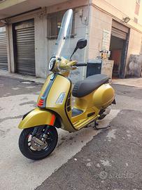 Piaggio Vespa 300 GTS super 4.900km limited- 2024