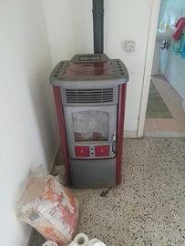 Stufa a Pellet marca LINCAR funzionante