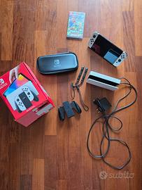 Nintendo Switch OLED bianco/nero Come Nuova