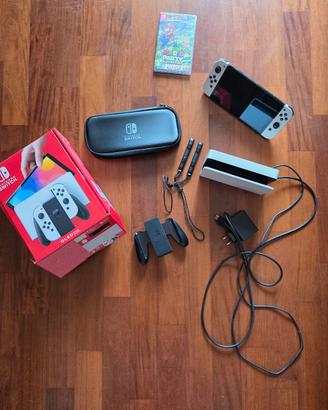 Nintendo Switch OLED bianco/nero Come Nuova