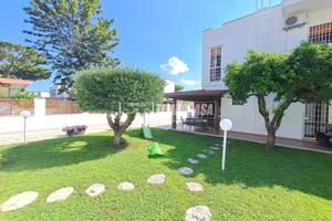 Villa Quadrifamiliare con ampio spazio estermo