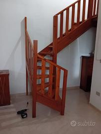 scala a chiocciola in legno di ciliegio
