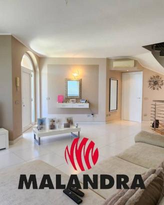 Villa di 300 m² con più di 5 locali e box auto dop
