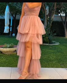 Vestito sartoriale color cipolla in tulle