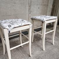 Coppia di sgabelli color avorio/bianco panna