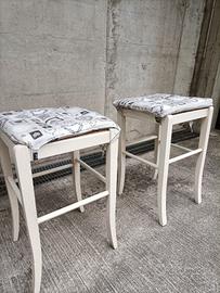 Coppia di sgabelli color avorio/bianco panna