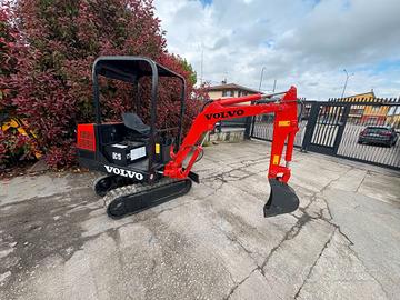 E230 - Mini escavatore 15 q PEL JOB EC15