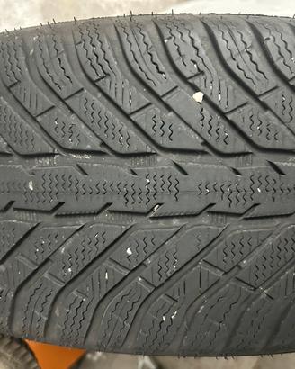 Gomme invernali 215/55/18
