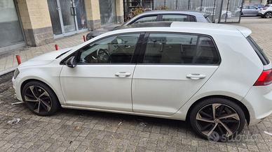 VOLKSWAGEN GOLF VII 
