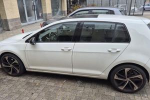 VOLKSWAGEN GOLF VII 
