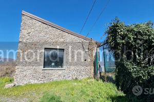 Casale ristrutturato con terreno DOC Solicchiata