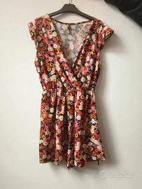 Tuta corta con motivi floreali