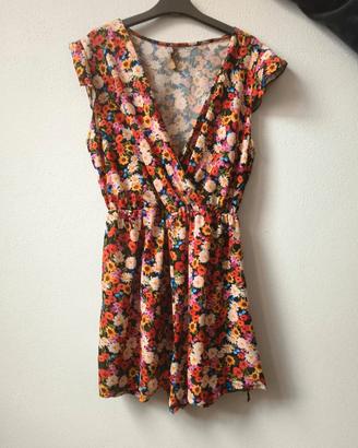 Tuta corta con motivi floreali