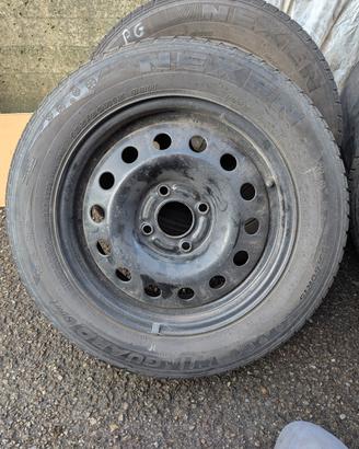 gomma con cerchio in ferro 