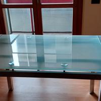 Tavolo in vetro allungabile