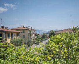 COMODO TRILOCALE A DUE PASSI DAL LAGO E DAL CENTRO