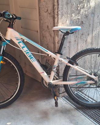 bici CUBE 24"