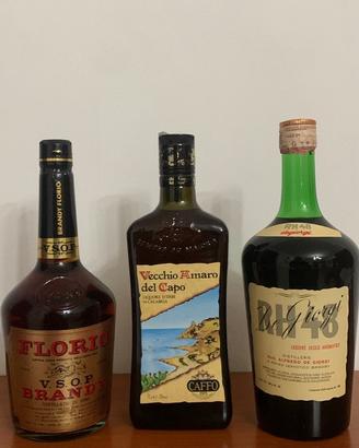 Bottiglie di liquore invecchiato per collezionisti