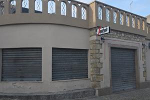 Locale commerciale al centro del paese