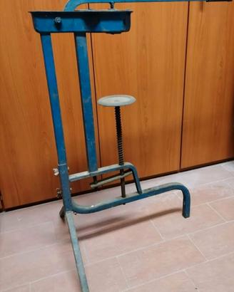 Tappatrice a leva per tappi in sughero 