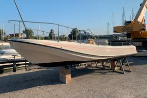 Boston whaler outrage 21 refit integrale 2024