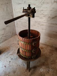 Torchio per uva originale d'epoca Martelli spa