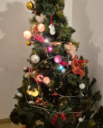 Albero di natale addobbato 